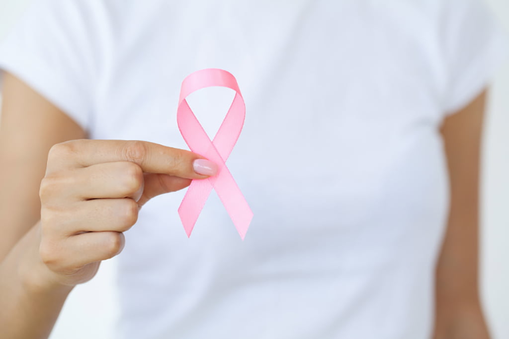 胸口長痘是乳癌警訊？